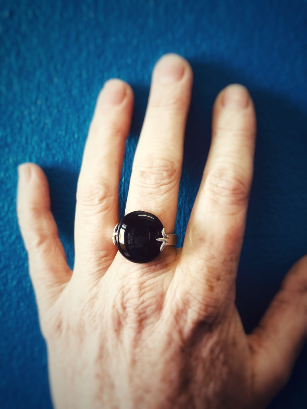 Onyx cabochon ring