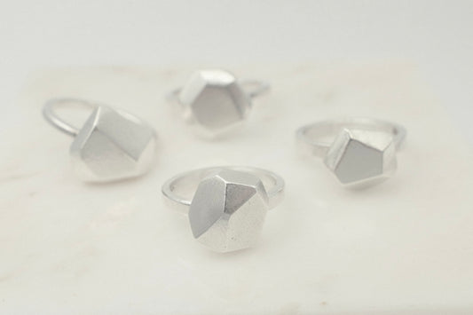 Faceted geometric rings