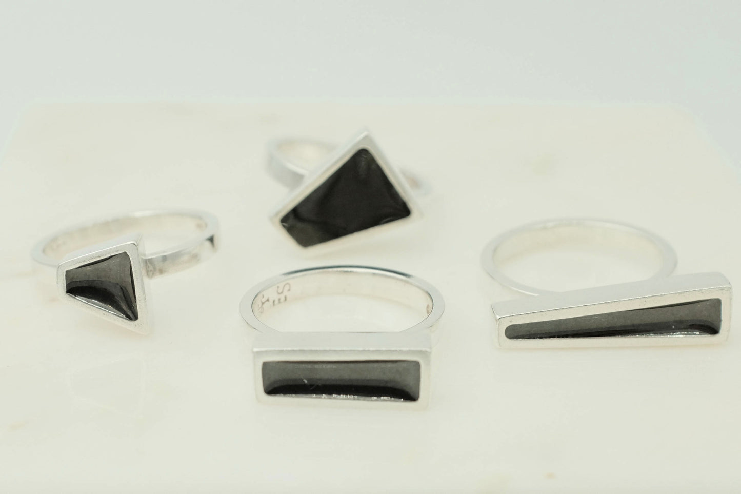 Resin rings black