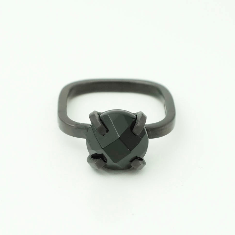 Faceted onyx ring