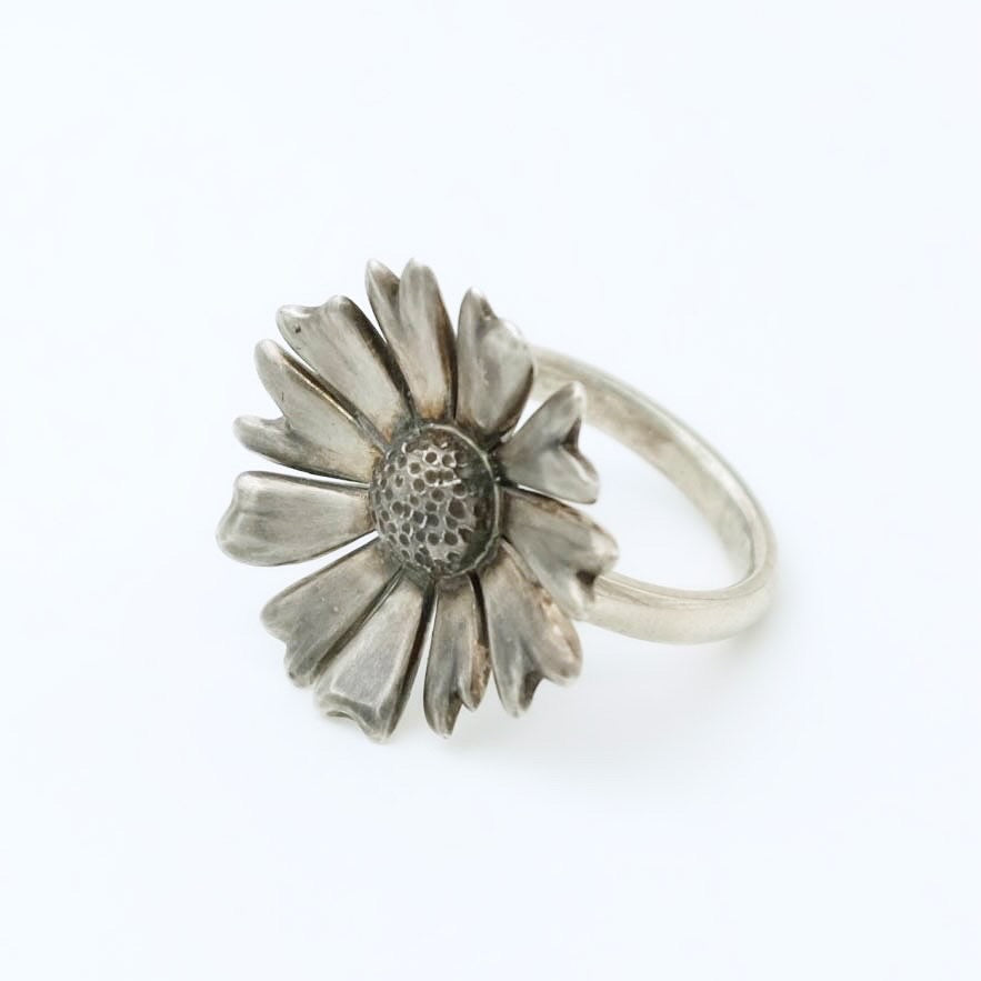 Chrysanthemum ring