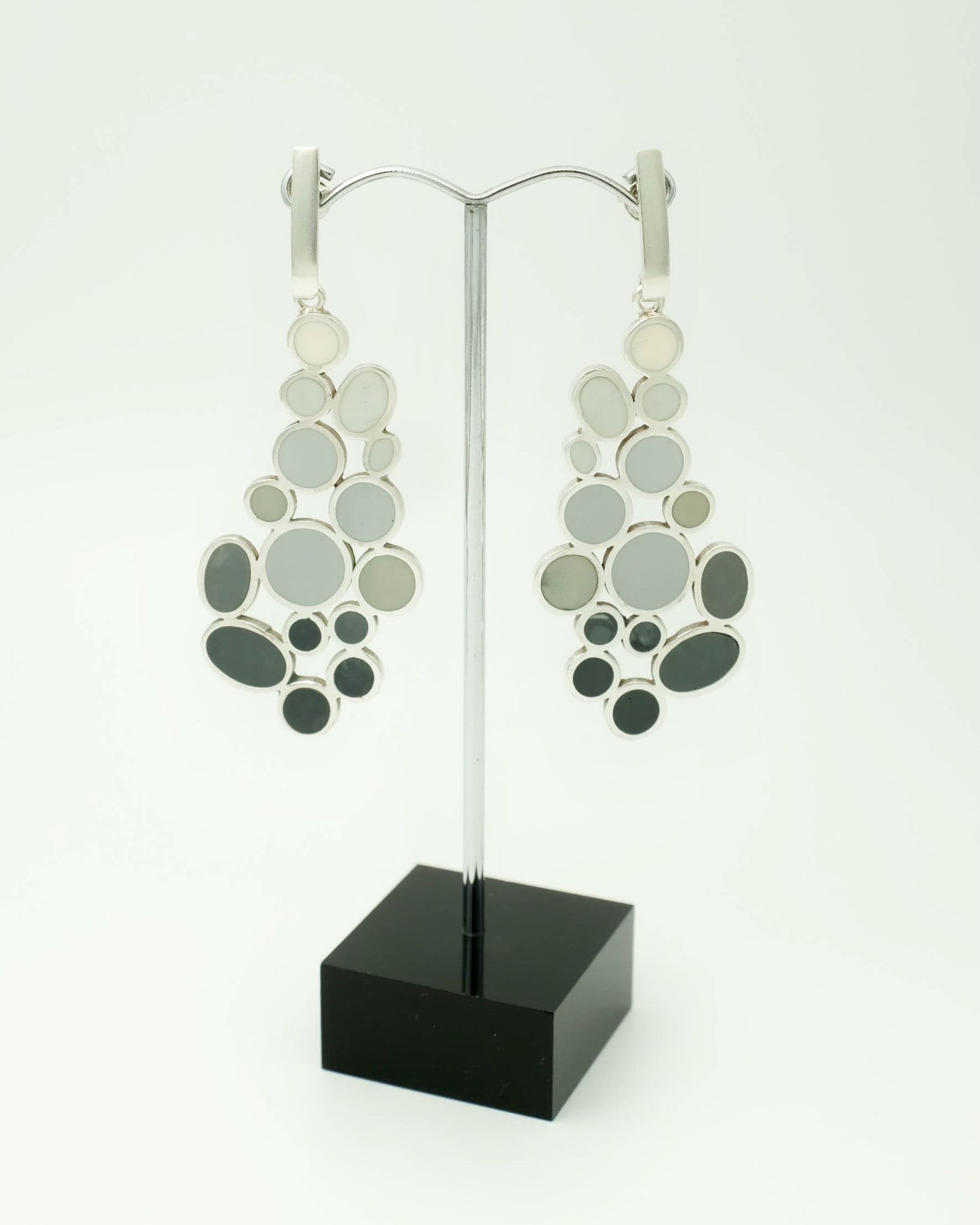 Resin drop earrings grey