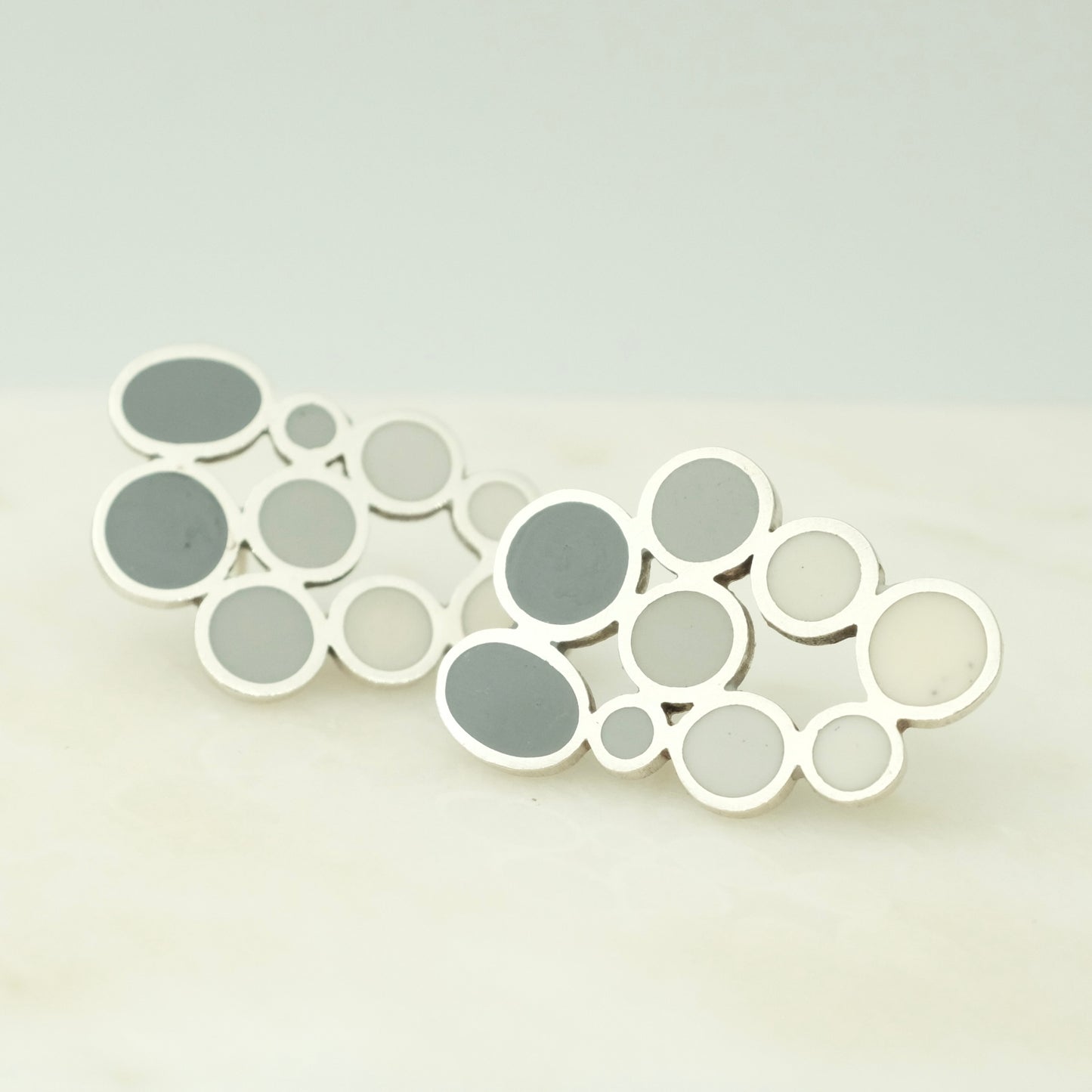 Resin studs grey