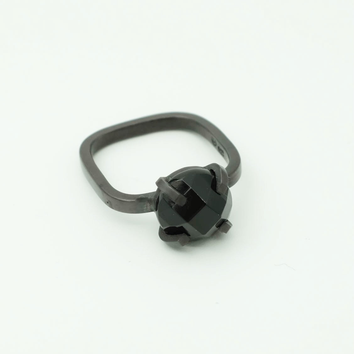 Faceted onyx ring