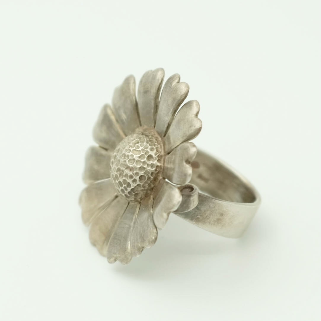 Daisy ring